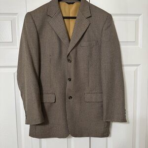 Size 38R Bolzano sport coat. Multi colored houndstooth pattern.Great condition.